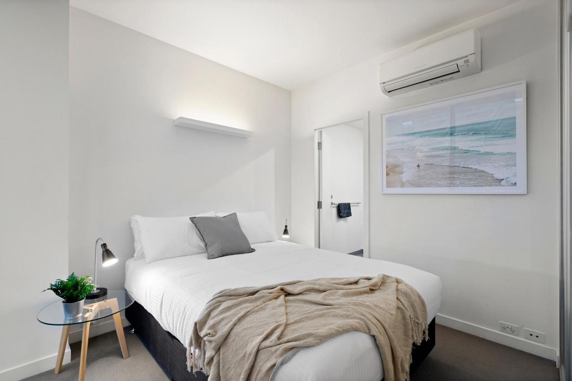 Complete Host Leopold Apartments Мелбърн Стая снимка