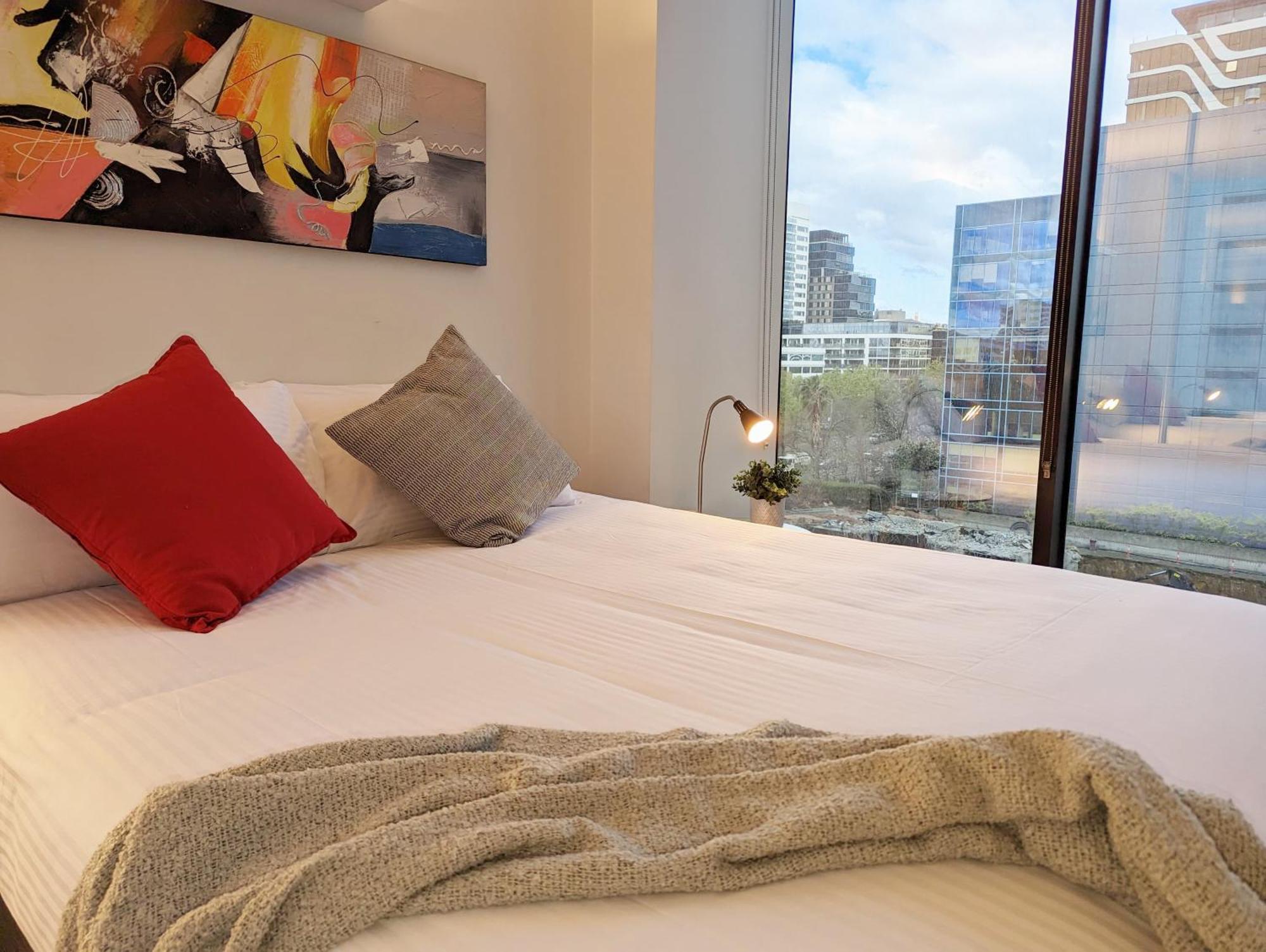 Complete Host Leopold Apartments Мелбърн Стая снимка